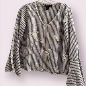 ✨ Karen Kane Blue & White Striped Blouse w/ Floral Embroidery Small-Stunning! ✨